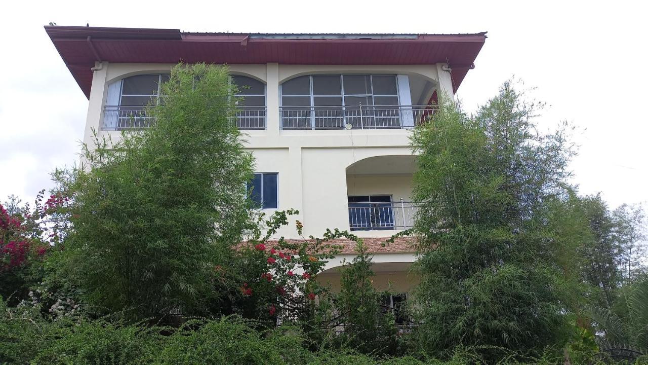 Hotel Soul Travellers Dagatan Castle Badian Exterior foto